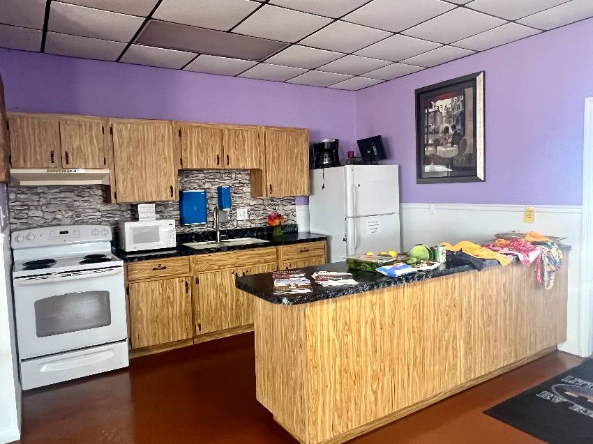 Little Willie's RV Resort - Mobile Home Community