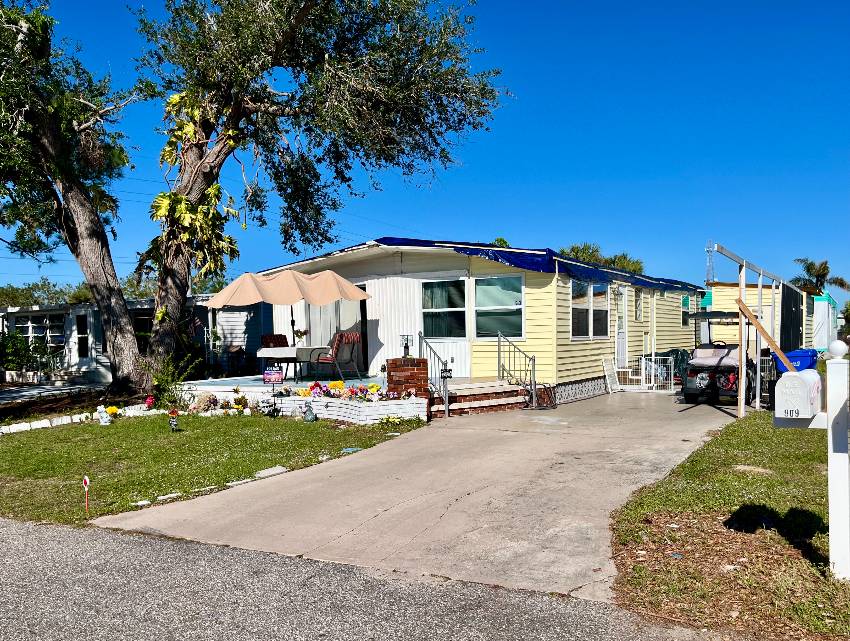 909 Kenoma a Venice, FL Mobile or Manufactured Home for Sale