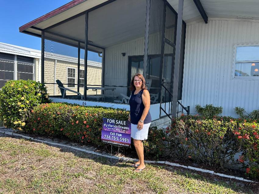 86 Larkspur Ave a Palmetto, FL Mobile or Manufactured Home for Sale