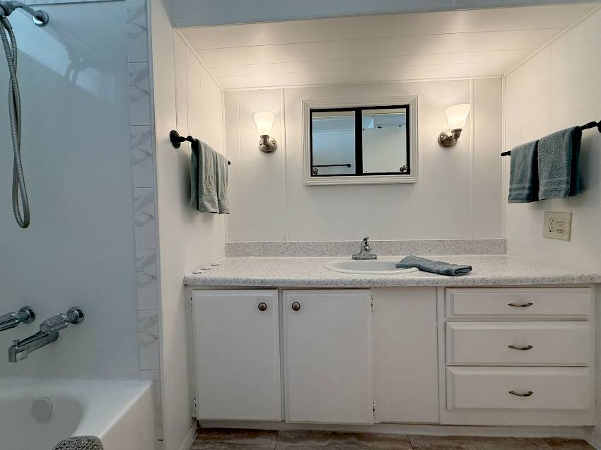 940 Siesta Dr a Ellenton, FL Mobile or Manufactured Home for Sale