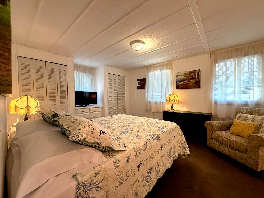 940 Siesta Dr a Ellenton, FL Mobile or Manufactured Home for Sale