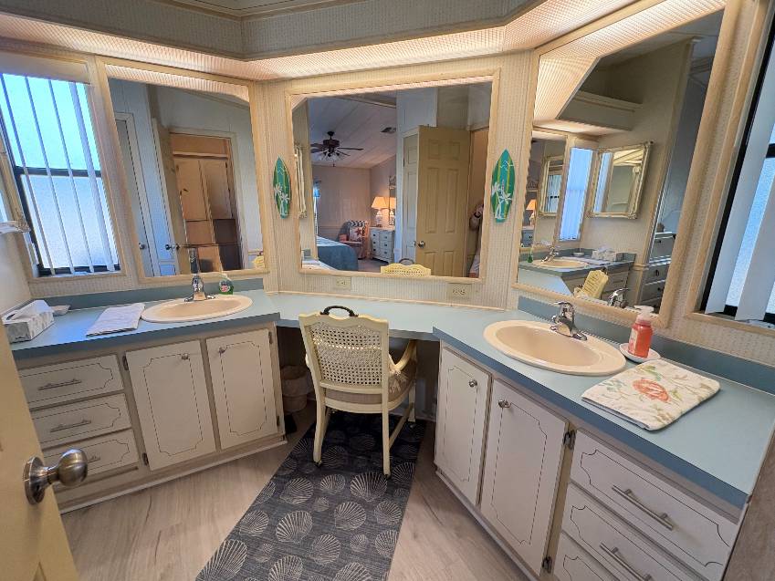 1215 Hispaniola Way a Venice, FL Mobile or Manufactured Home for Sale