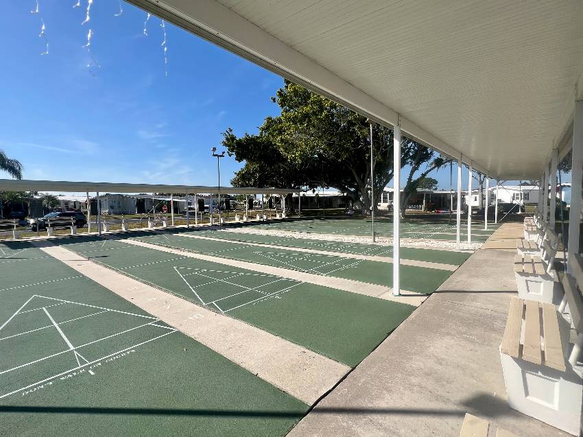 9833 Sucia Circle a Parrish, FL Mobile or Manufactured Home for Sale