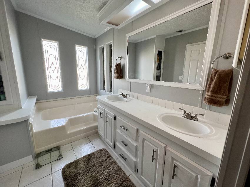 9833 Sucia Circle a Parrish, FL Mobile or Manufactured Home for Sale