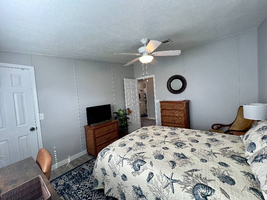 9833 Sucia Circle a Parrish, FL Mobile or Manufactured Home for Sale