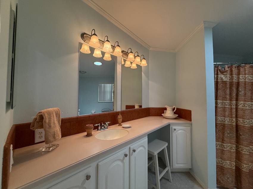 816 52nd Ave Ter West a Bradenton, FL Mobile or Manufactured Home for Sale